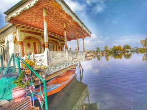 Raja's Palace Houseboat - Dal lake